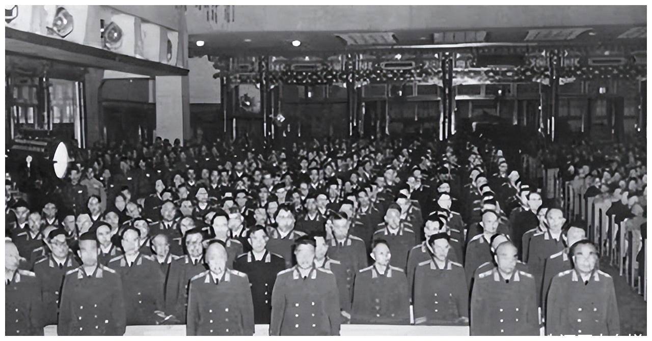 1953年，贺老总慰问志愿军将士时说：我将被中央授予元帅军衔