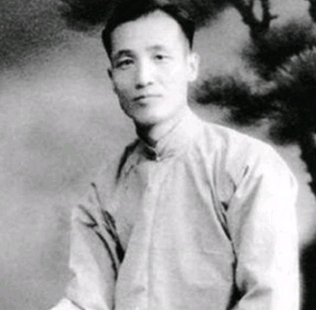 毛主席见了李克农的情报后，说：有这些情况参考，中央可以拍板了